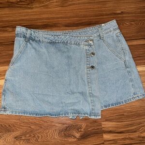 Light wash denim skort